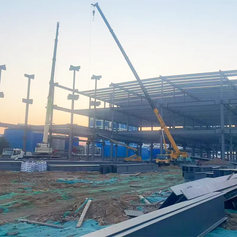 مستودع لوجستي كبير للهيكل الصلب